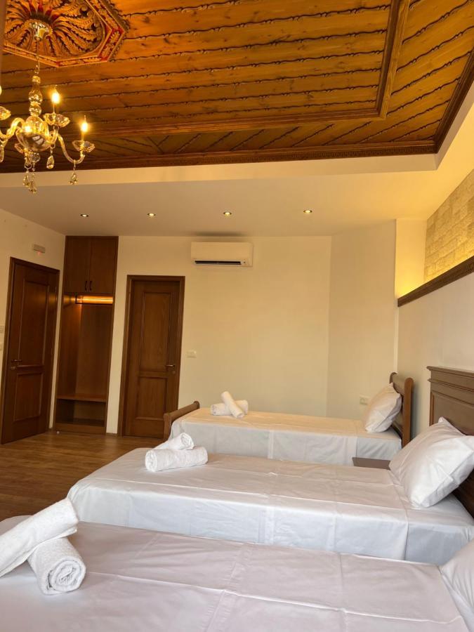 Hotel With Castle View Gjirokastër Esterno foto