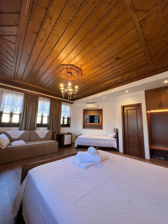 Hotel With Castle View Gjirokastër Esterno foto