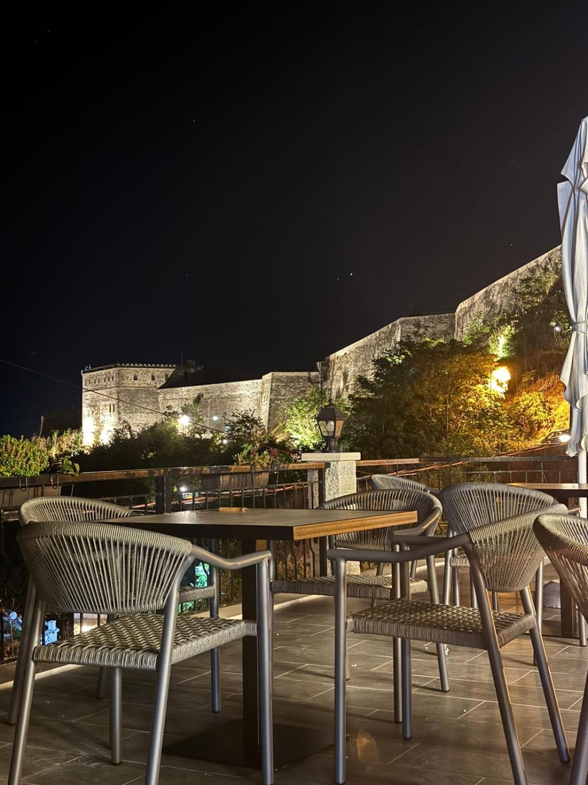 Hotel With Castle View Gjirokastër Esterno foto