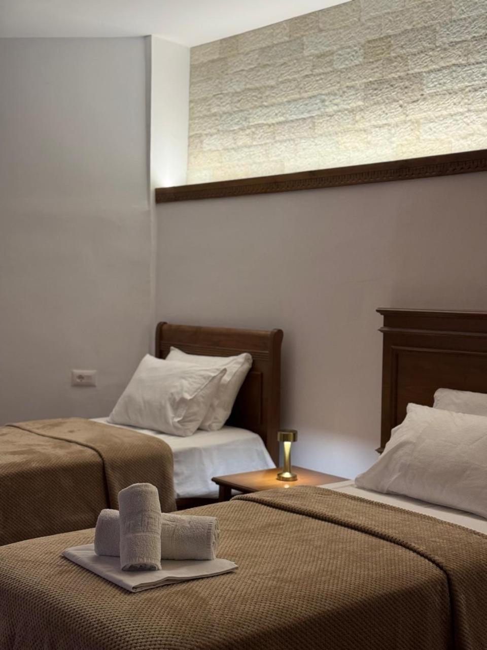 Hotel With Castle View Gjirokastër Esterno foto