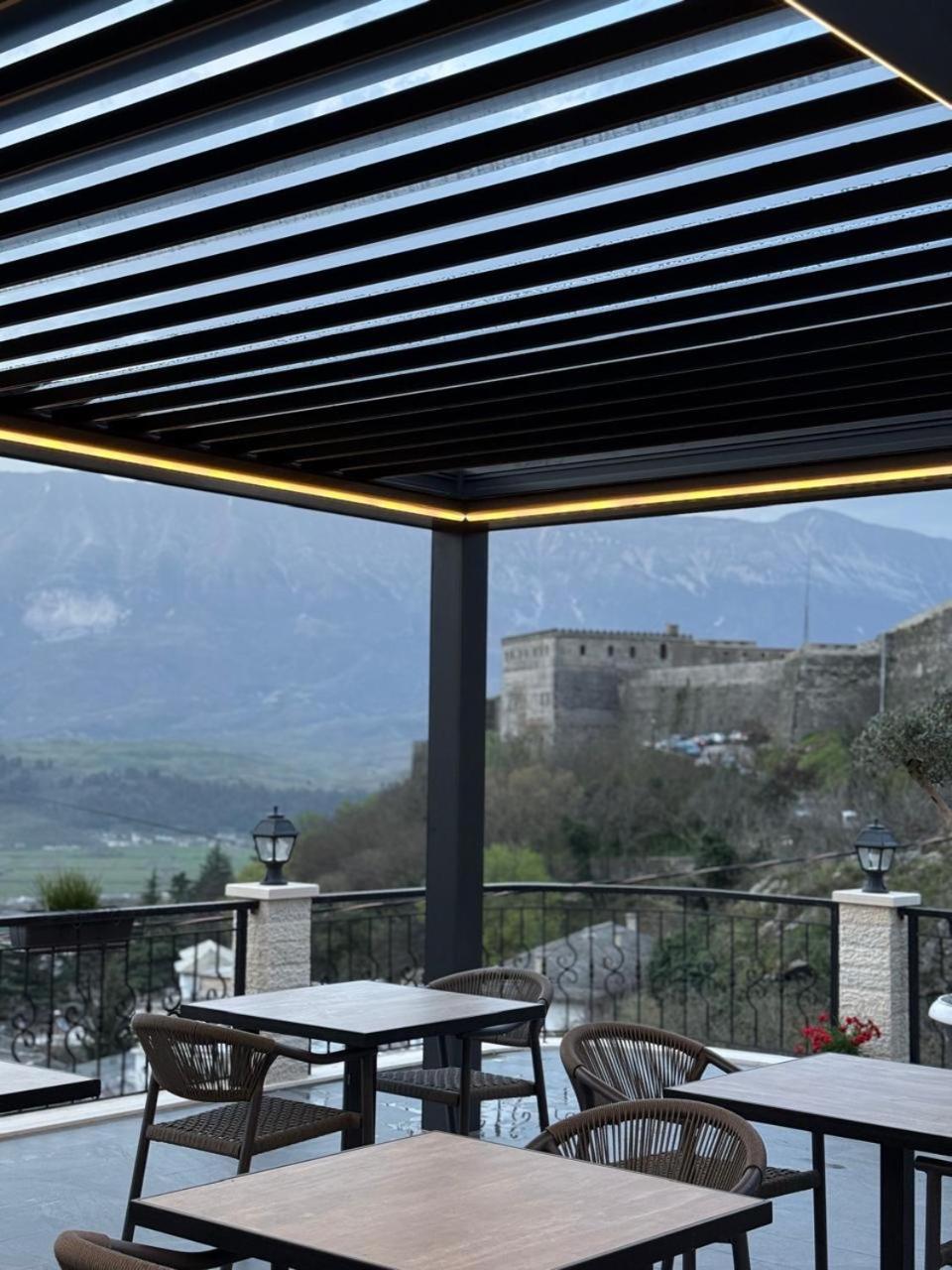 Hotel With Castle View Gjirokastër Esterno foto